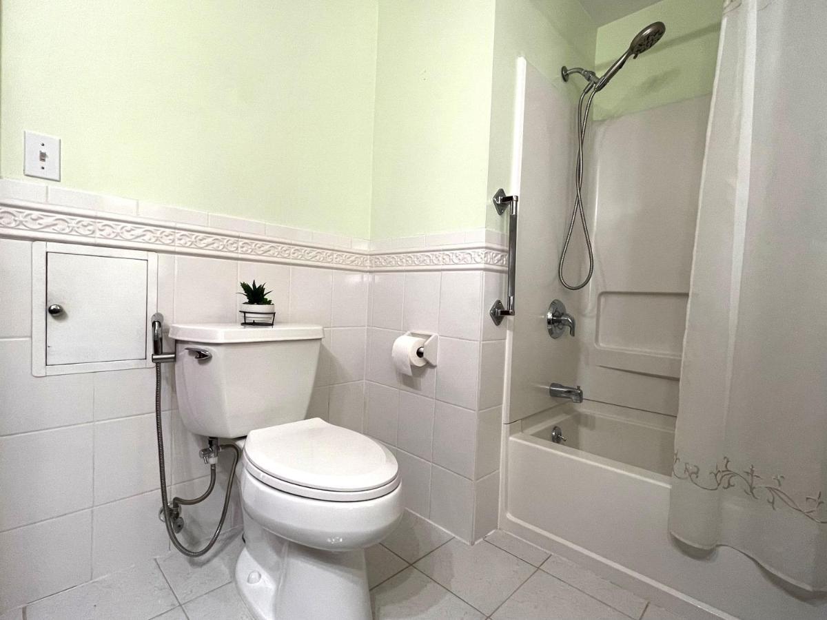 Entire Home In Buffalo - 6 Guests 3 Bedroom 1 Bath - Convenient Location - 25Min To Niagara Falls Екстер'єр фото