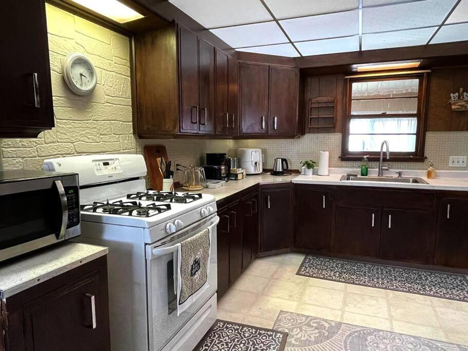 Entire Home In Buffalo - 6 Guests 3 Bedroom 1 Bath - Convenient Location - 25Min To Niagara Falls Екстер'єр фото