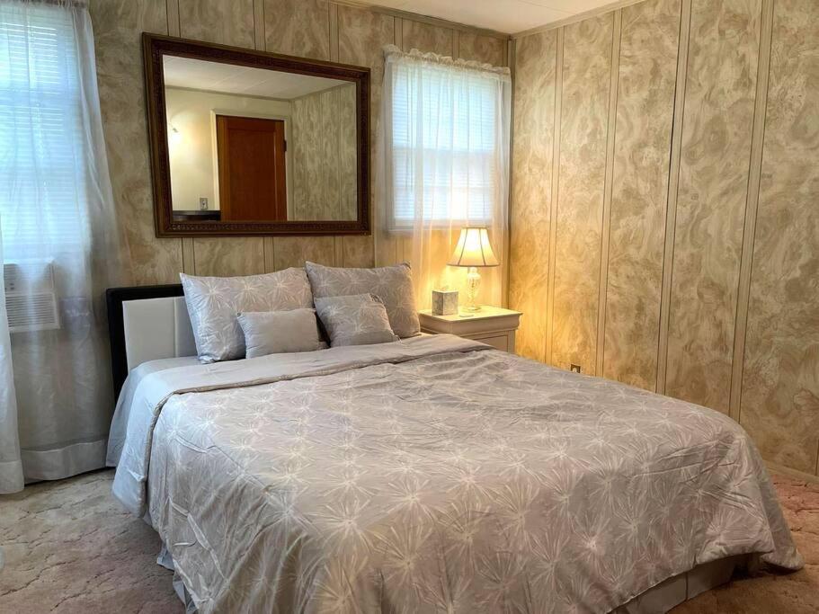 Entire Home In Buffalo - 6 Guests 3 Bedroom 1 Bath - Convenient Location - 25Min To Niagara Falls Екстер'єр фото
